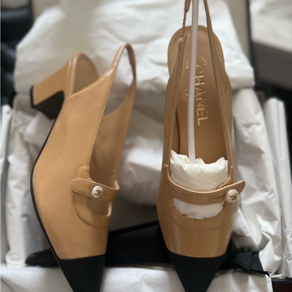 CHANEL Black and Cream Slingback Heels - Picture 1 of 13